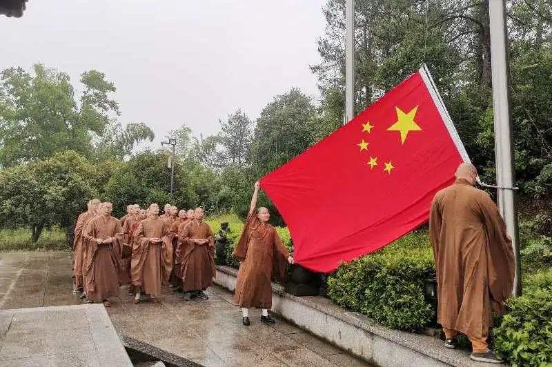 逃离洁白的宾馆